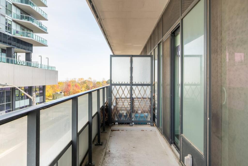 Spacious By Close To Pearson Airport, Free Parking!